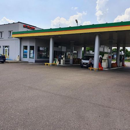 Motel Na Stacji Paliw Ustronie Morskie Buitenkant foto