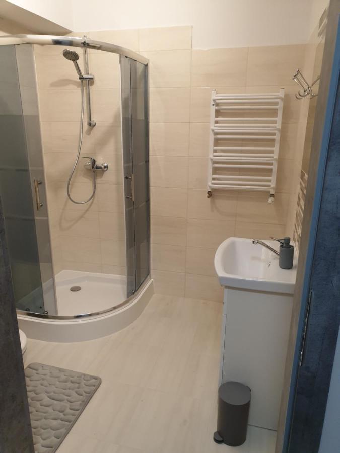 Motel Na Stacji Paliw Ustronie Morskie Buitenkant foto