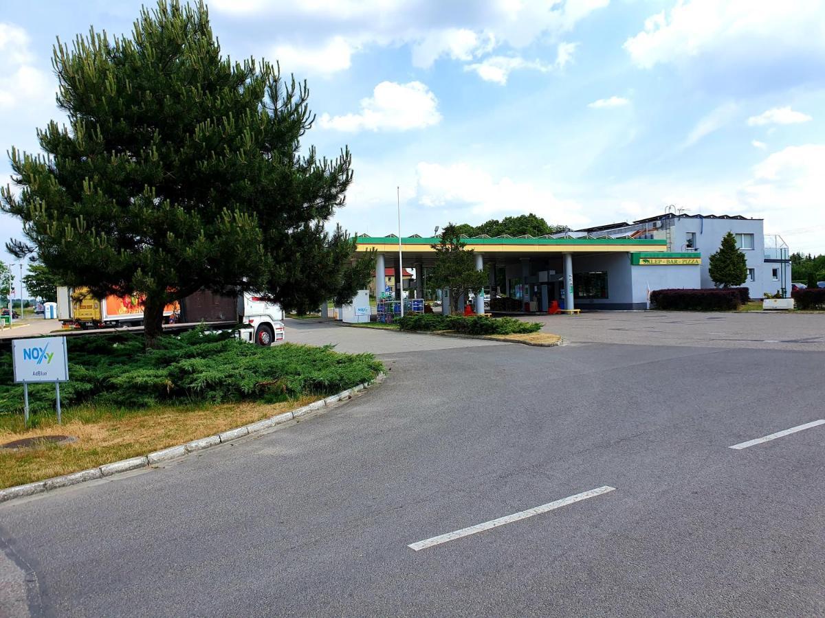 Motel Na Stacji Paliw Ustronie Morskie Buitenkant foto