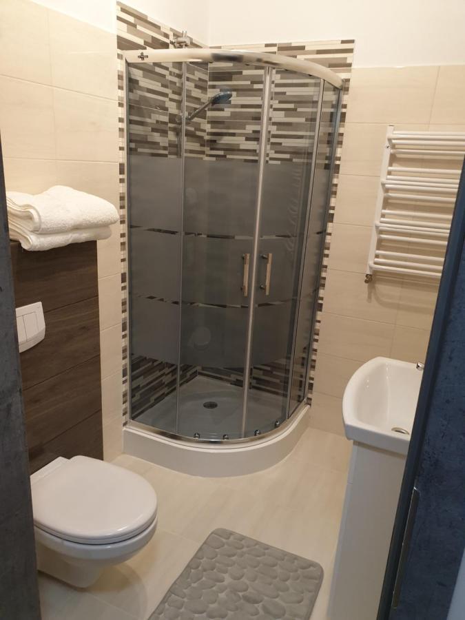 Motel Na Stacji Paliw Ustronie Morskie Buitenkant foto
