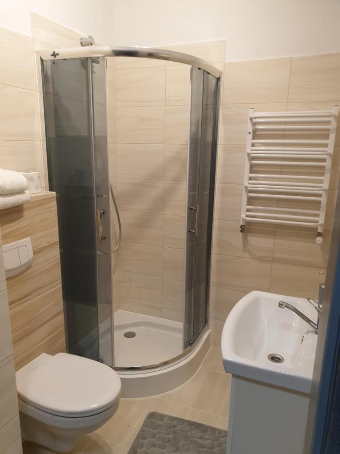 Motel Na Stacji Paliw Ustronie Morskie Buitenkant foto